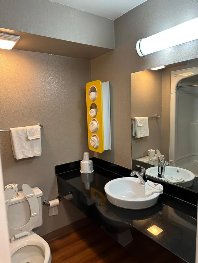 1 Queen Bed - Non-Smoking, Micfridge، Motel6 Greensboro, NC - Airport 9/9