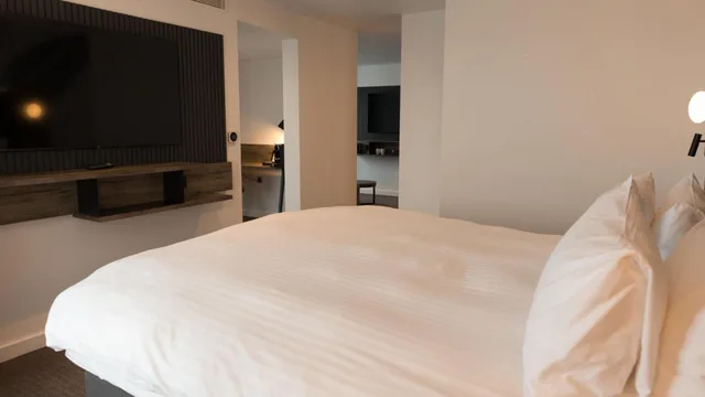 Premium, King Bed, Camden View، Holiday Inn London - Camden Lock by IHG 4/10
