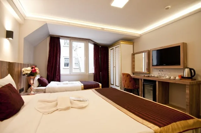 غرفة قياسية ثلاثية بسرير كوين وسرير فردي، Vali Konak Hotel 2/8