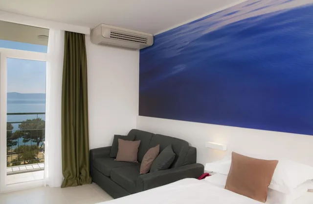 Superior, Double Bed, Sea Side, Balcony, on the Side، Bluesun Hotel Neptun 3/5