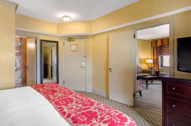 جناح بريميير بسرير كينج، OMNI PARKER HOUSE 3/4