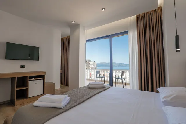 غرفة ديلوكس بسرير كوين بإطلالة على البحر، Hotel Keos 4/10