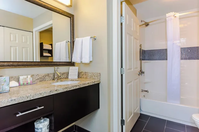جناح استوديو بسرير كوين بمطبخ لذوي الإعاقة، Staybridge Suites Grand Forks 4/5