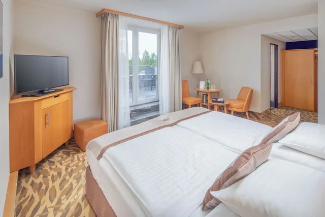 Panoramic, King Bed, Lotus Therme Hotel And Spa Formerly Rogner Hotel Spa Lotus Therme 1/9