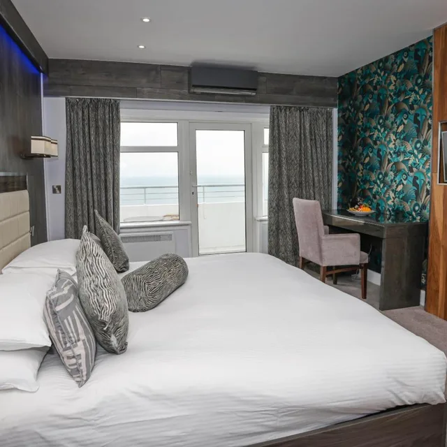 جناح بإطلالة على البحر بشرفة، The Cumberland Hotel - Oceana Collection 3/10