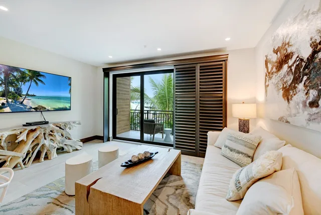 1 Bedroom, Suite, King Bed, Beach Side, Sofa، Bali Hai Beachfront Resort And Spa 2/5