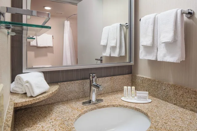 Room, 2 Queen Beds, Accessible, Courtyard By Marriott Richmond Berkeley 3/3