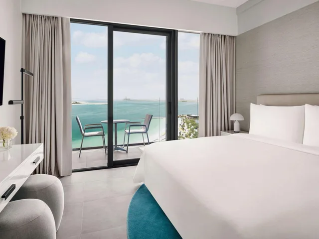 Beach, Premium, King Bed, with Pool، Movenpick Resort Al Marjan Island 1/15