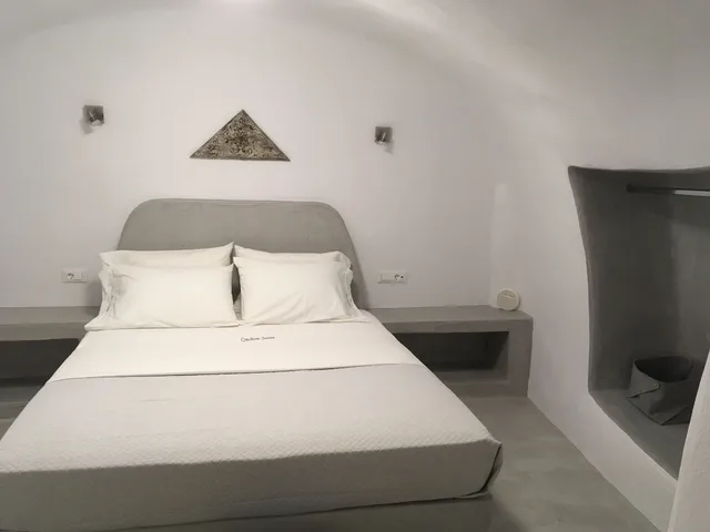 Suite, Queen Bed, Volcano View, Sofa، Theodora Suites - Adults Only 1/2