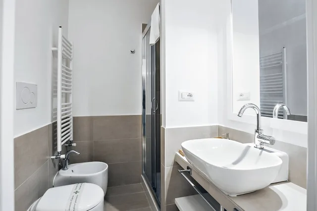 شقة بريستيج بسريرين كوين بـ3 غرف نوم مع أريكة، The Best in Rome Vite 6/8