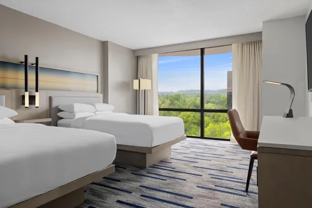 غرفة بسريرين مزدوجين مع دخول صالة النادي، Saddle Brook Marriott 2/6