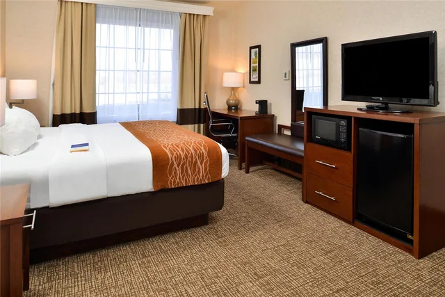 غرفة بسرير كينج، Comfort Inn And Suites Madison North 2/5