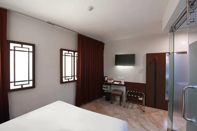 Standard, Double Bed, No Window، Ruamchitt Plaza Hotel 2/9