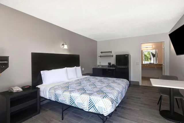 غرفة بسرير كينج، Motel 6 Branson West Silver Dollar City 2/10