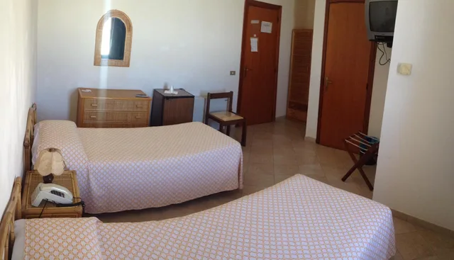 Room, Double or Twin Bed, Hotel Miramare Garzia 3/5