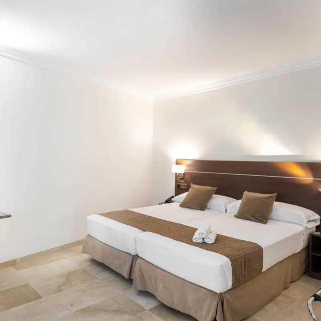 غرفة كومفورت ثلاثية، Hotel Mainake Sl 6/9