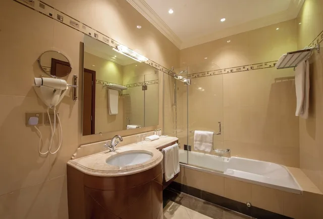 غرفة قياسية بسرير كينج، فندق كورب كورنيش الخبر(Corp Al Khobar Corniche Hotel) 7/7