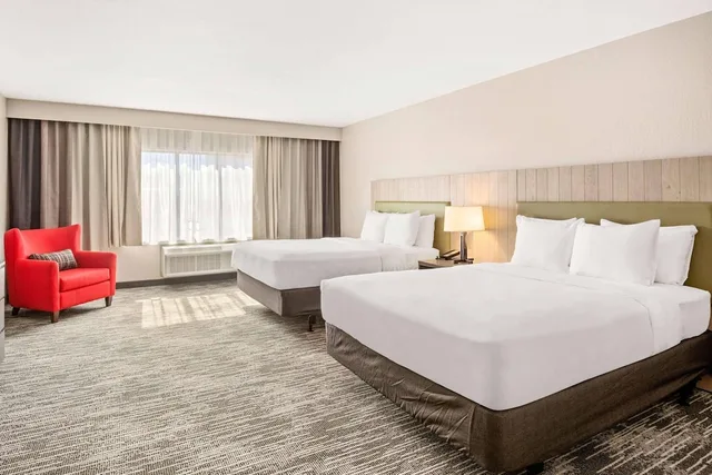 غرفة بسريرين كوين، Country Inn & Suites by Radisson, Flagstaff Downtown, AZ 2/6