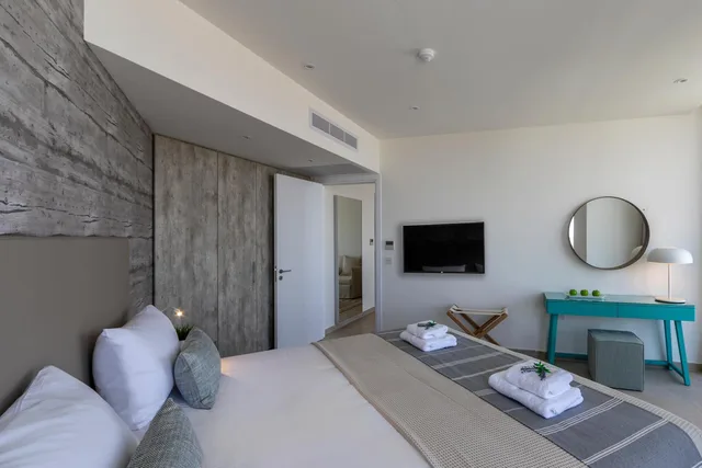 غرفة ديلوكس تنفيذية مع دخول الصالة، Leonardo Plaza Cypria Maris Beach Hotel And Spa - Adults Only 3/6
