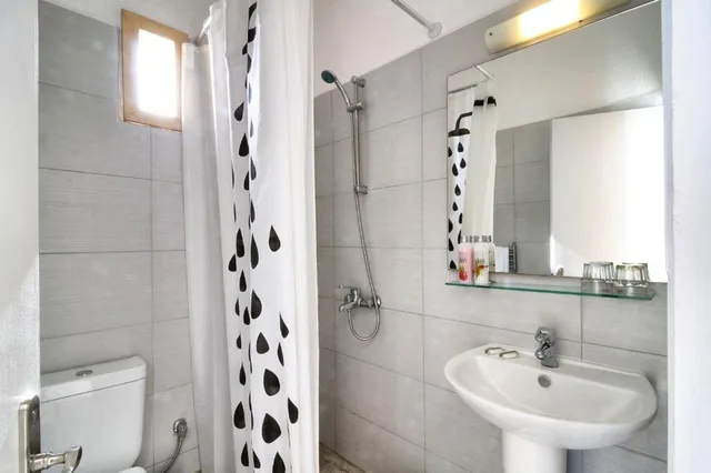 غرفة بسرير مزدوج أو سريرين منفصلين بإطلالة على الجبل، Elounda Krini Hotel by GHH 3/3