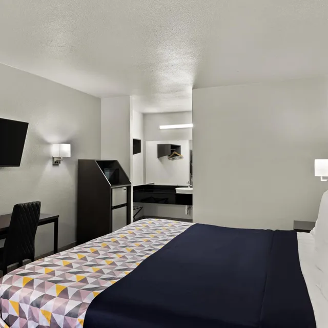 غرفة قياسية بسرير كينج، Knights Inn Belton 6/8
