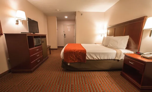 غرفة قياسية بسرير كينج، Bridgeway Inn & Suites Sublimity 1/2