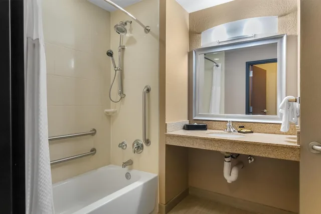جناح بسريرين كوين مع أريكة لذوي الإعاقة، Best Western Plus Hiawatha Hotel 3/3