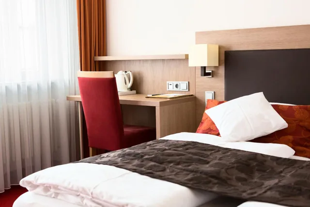 Room, Triple, King Bed, Hotel Weisses Ross 4/6