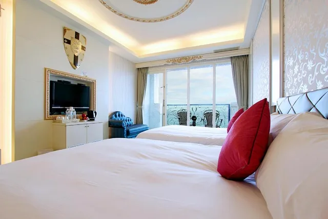 غرفة رباعية بسريرين مزدوجين بإطلالة على البحر، Sunrise Hotel 2/2