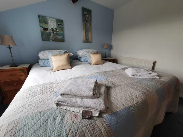 كوخ بستة أسرّة بحمام خاص، Martin Lane Farm Holiday Cottages 3/7
