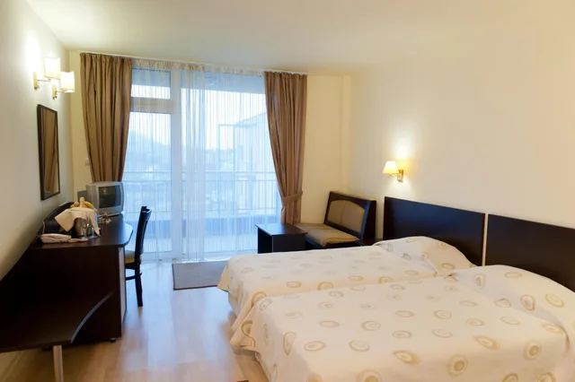 غرفة بسرير مزدوج أو سريرين منفصلين بشرفة، Hotel Astrea 1/4