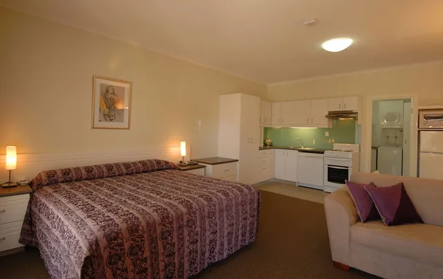 استوديو بسرير كينج مع أريكة، McLaren Vale Motel and Apartments 3/6