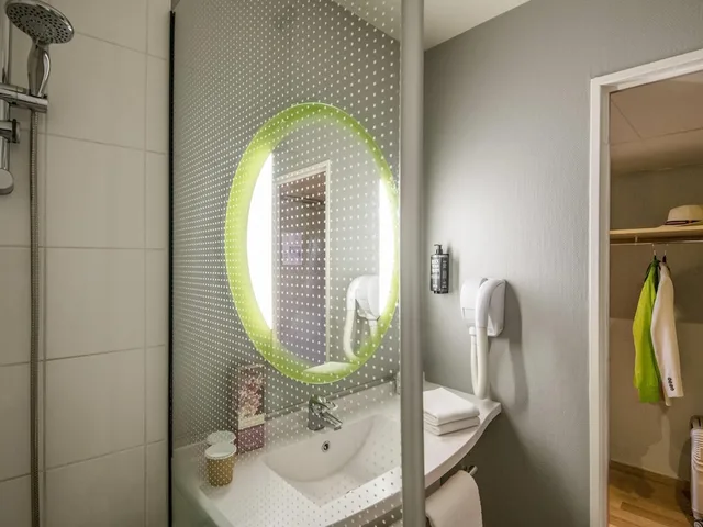 غرفة قياسية بسرير مزدوج وسرير فردي، Ibis Hyeres Centre 6/6