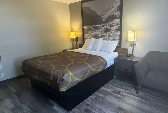 غرفة بسرير كينج، Super 8 by Wyndham Great Falls City Center 3/6