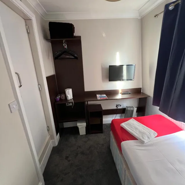 غرفة مفردة بحمام خاص، Goodwood Hotel 1/8