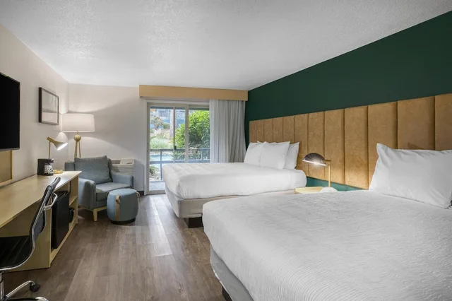 غرفة قياسية بسريرين كوين بشرفة لذوي الإعاقة، Best Western Portland West Beaverton 1/5