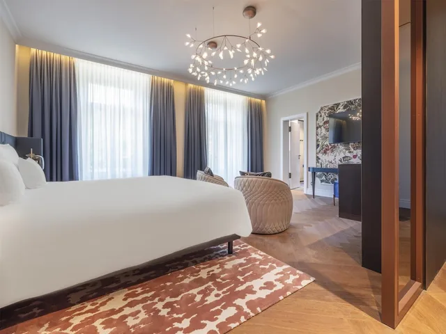 Junior Suite, King Bed, Park View, Steigenberger Europaischer Hof 1/8
