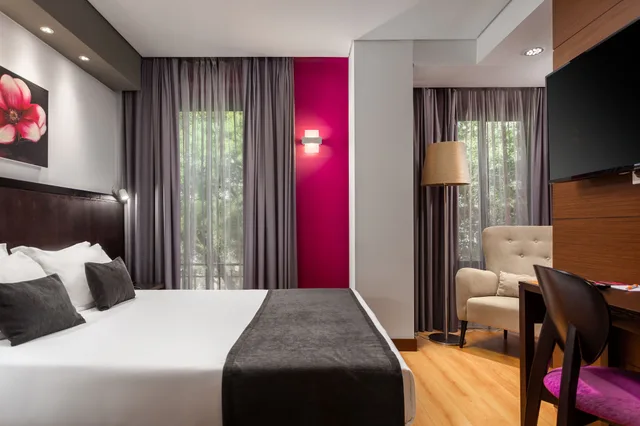 Deluxe, Queen Bed, Hotel Luena 1/4
