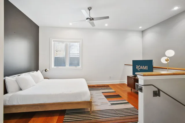 2 Bedrooms, 2 King Beds, Two Story, Sofa، Factors Row by Sextant 3/6