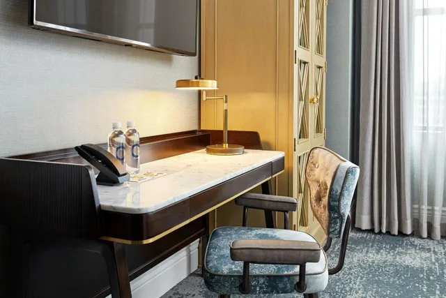 Penthouse Suite, King Bed, The Citizen Hotel Autograph Collection 6/6