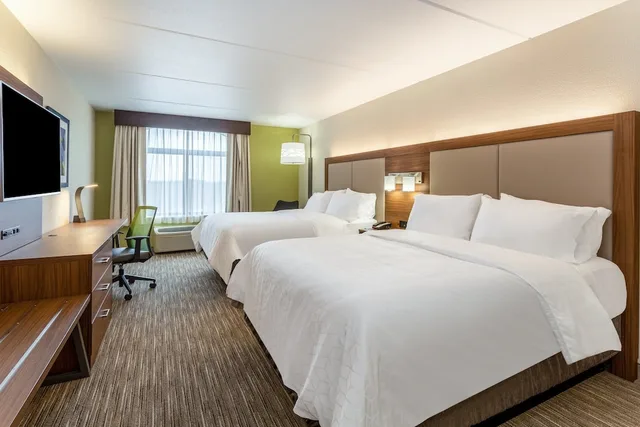غرفة قياسية بسريرين كوين لذوي الإعاقة، Holiday Inn Express And Suites Cedar Falls Waterloo 1/5