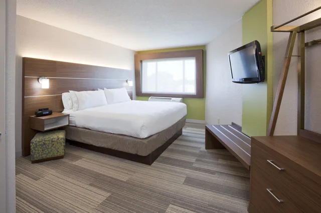 Specialty, Queen Bed، Holiday Inn Express Hotel Suites Minneapolis 1/2