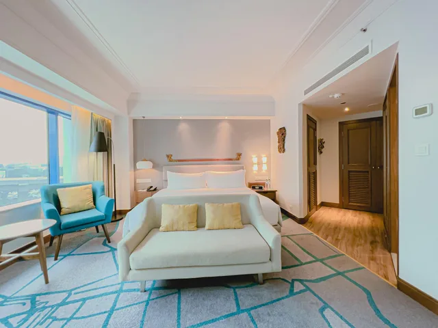 Deluxe, King Bed, LE MERIDIEN JAKARTA 5/9