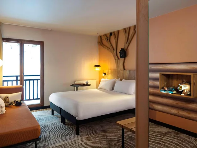 Room, Triple, 1 Double and 1 Single or 3 Single Beds, Chaise Lounge، Ibis Styles Les Houches Chamonix 2/6