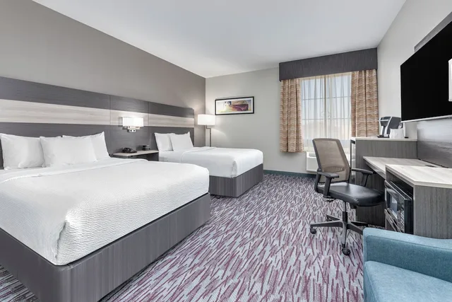غرفة بسريرين كوين لذوي الإعاقة، La Quinta Inn & Suites by Wyndham Allen at The Village 1/9