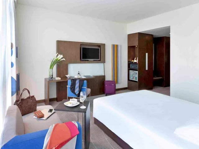 Superior, Double Bed, Novotel Abu Dhabi Gate 3/10