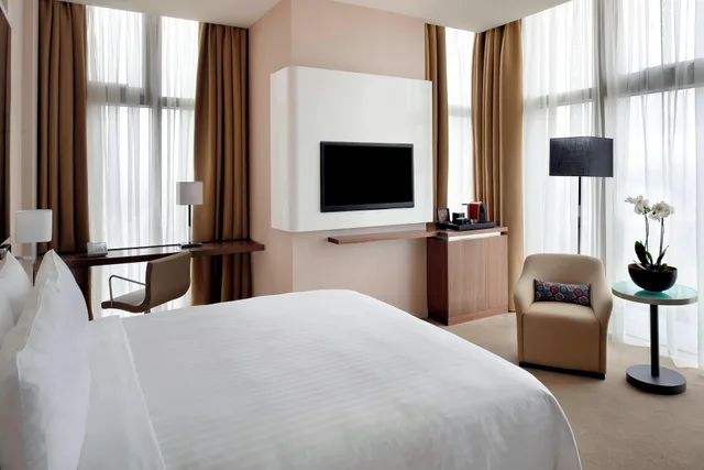 غرفة تنفيذية بسرير كينج مع دخول الصالة، Istanbul Marriott Hotel Sisli 4/9
