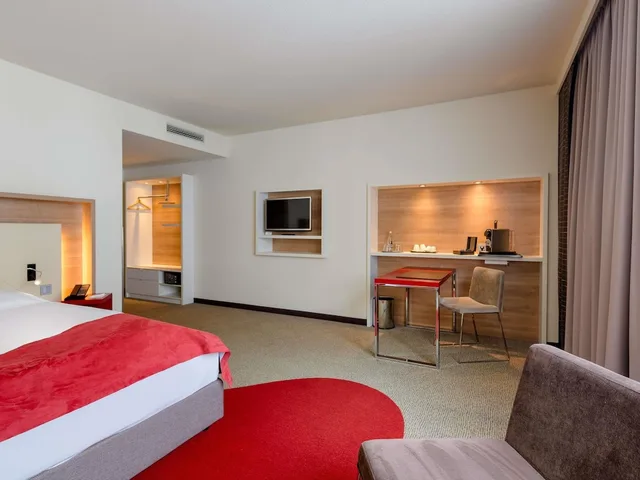 غرفة بريفيليج بسرير كينج مع أريكة، Mercure Hotel Stuttgart Airport Messe 2/10