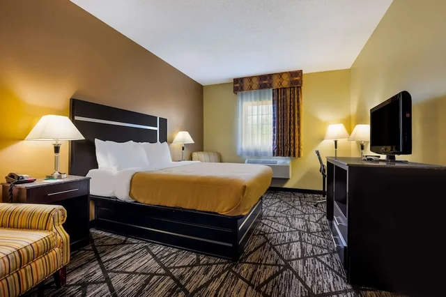 غرفة بسرير كوين لذوي الإعاقة، Quality Inn Fort Payne 3/7