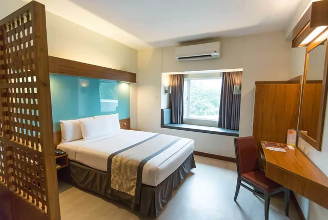 Suite, Queen Bed, Microtel By Wyndham Up Technohub 4/6